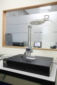 Chienfu owned Image dimension magnifier of CNC precision machining