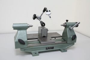 Chienfu owned Eccentric inspector of CNC precision machining